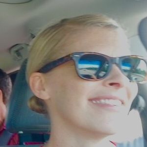 Meet your Posher, Carey